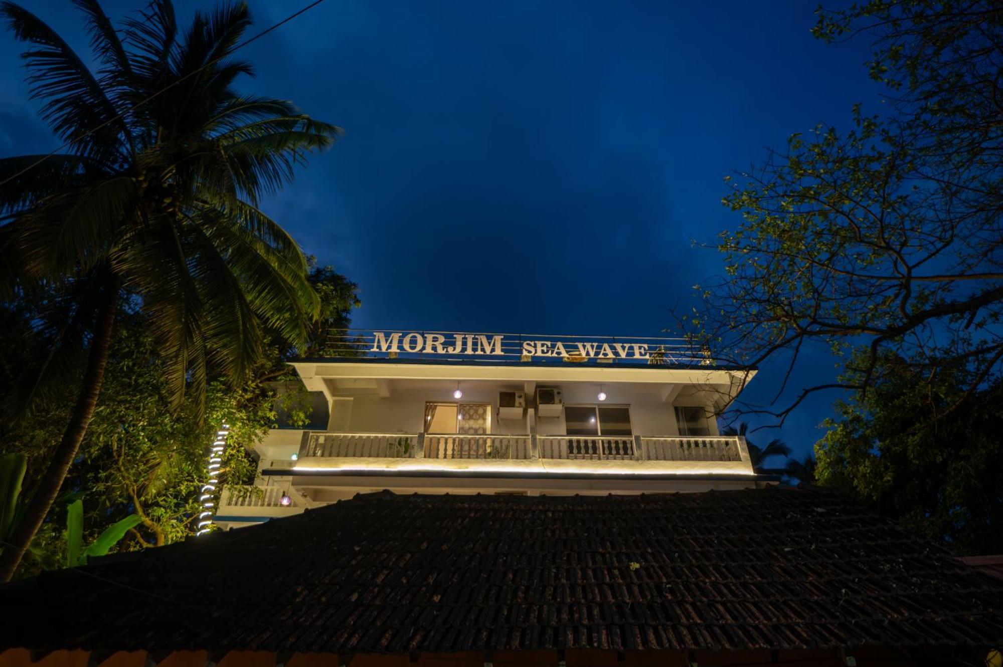 Morjim Sea Waves-Beach Front Hotel Eksteriør bilde
